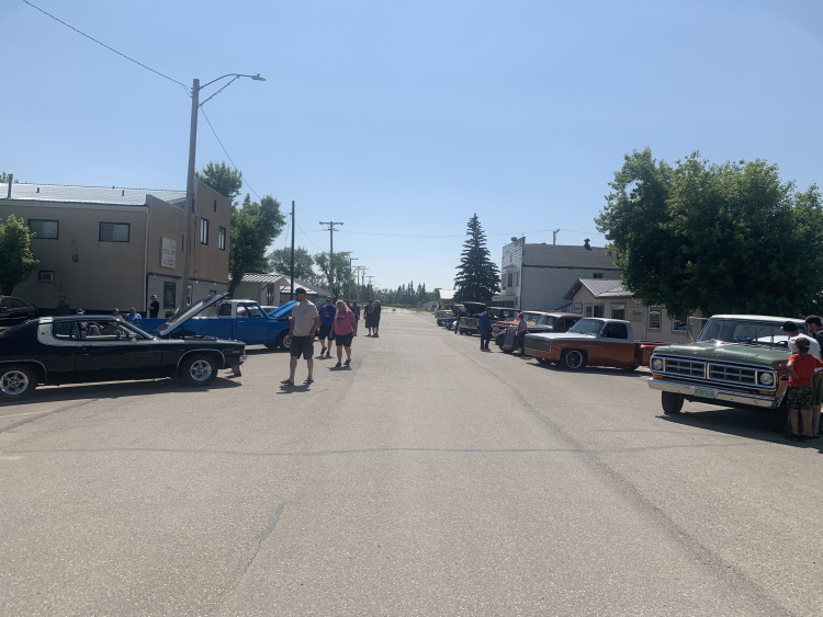 LeRoy residents revel in a car and trade show celebration